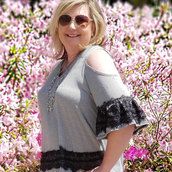 Meet your Posher, Paige - Picture 2 of 3